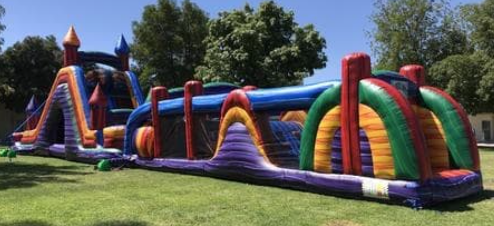 obstacle-course-jumpers-castillo-party-rentals